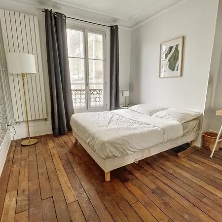 Holiday home Room In Elegant And Charming 3-Bedroom Apartment Near Bois De Vincennes Paris
