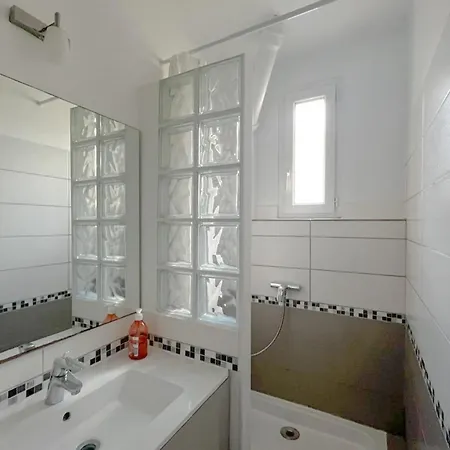 Room In Elegant And Charming 3-Bedroom Apartment Near Bois De Vincennes Holiday home *