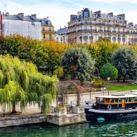 In Elegant And Charming 3-bedroom Near Bois De Vincennes