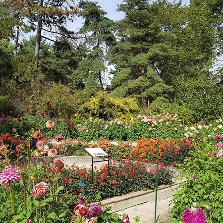 In Elegant And Charming 3-bedroom Near Bois De Vincennes