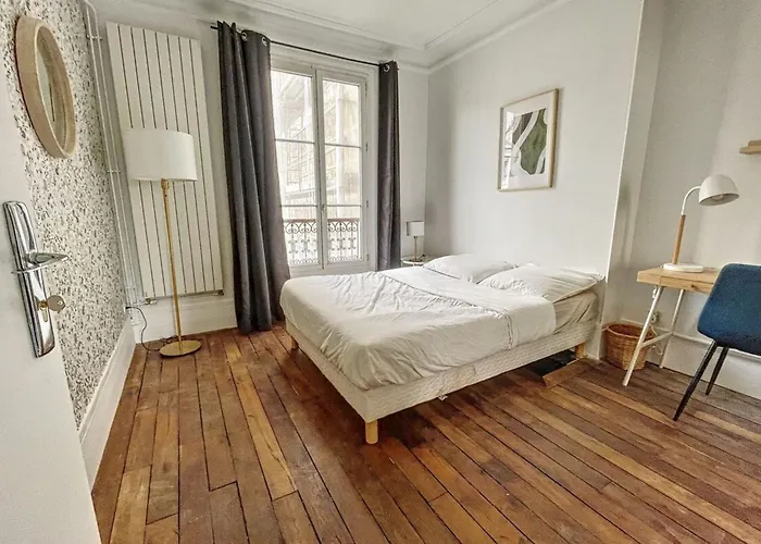 In Elegant And Charming 3-bedroom Near Bois De Vincennes
