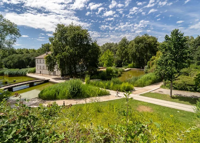 In Elegant And Charming 3-bedroom Near Bois De Vincennes بيت للعطل *